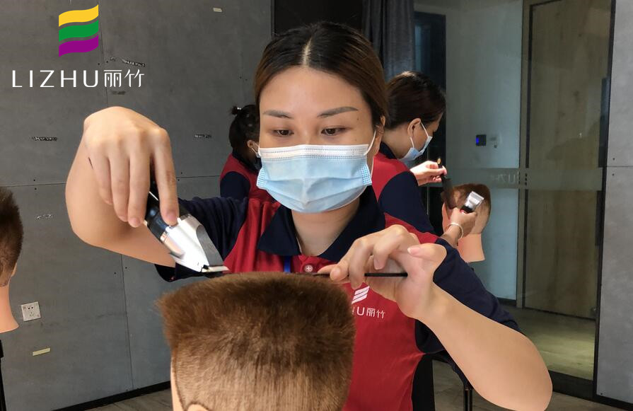 理發(fā)器的使用方法，南寧正規(guī)美發(fā)學(xué)習(xí)教你