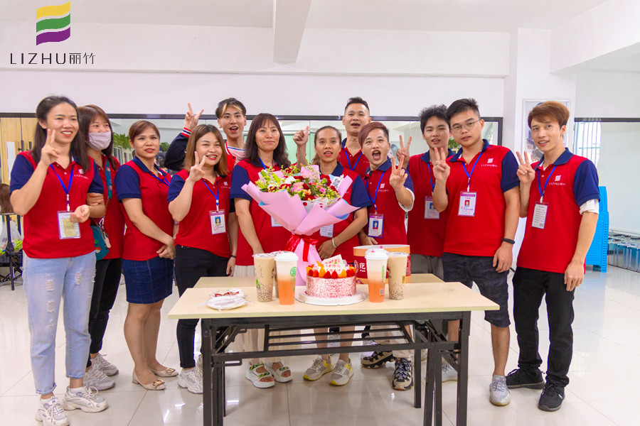 師恩難忘！南寧美發(fā)學(xué)校舉行畢業(yè)聚會