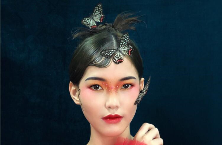 元氣蝴蝶妝容，彰顯南寧學(xué)彩妝的學(xué)校哪家?guī)熧Y強