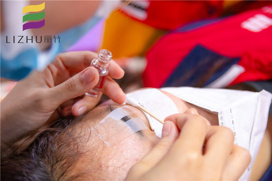 燙睫毛注意事項(xiàng)，南寧美甲美睫培訓(xùn)學(xué)校整理好了