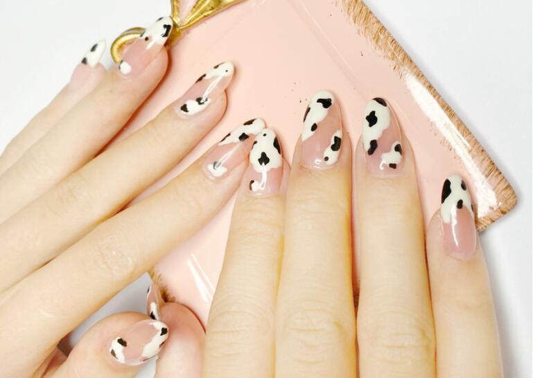 牛奶紋美甲作品，告訴你廣西學(xué)美甲哪家有實(shí)力