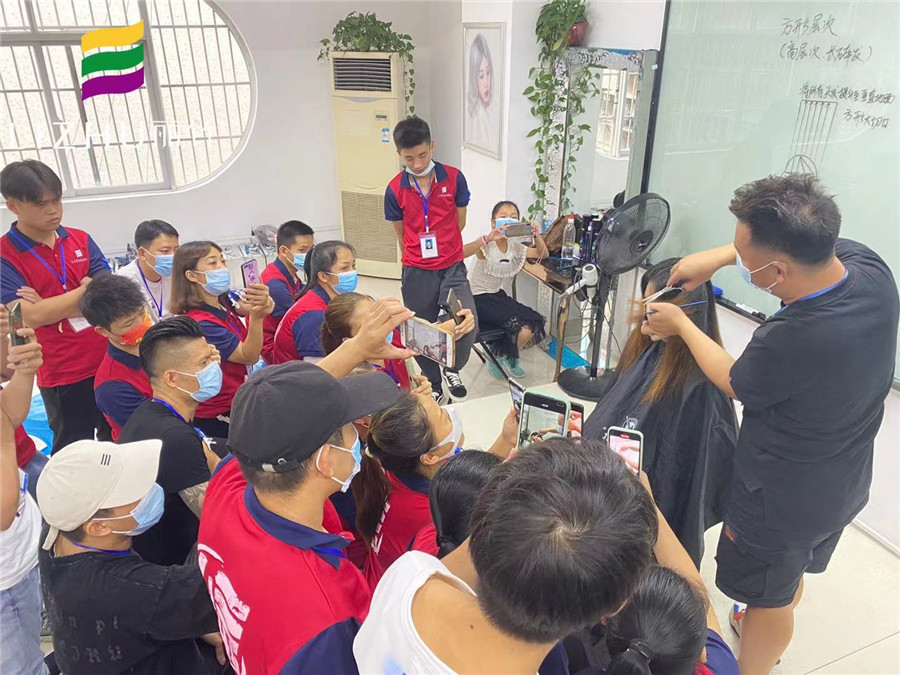 女發(fā)方形層次剪裁，南寧美發(fā)培訓(xùn)班老師講解要點(diǎn)