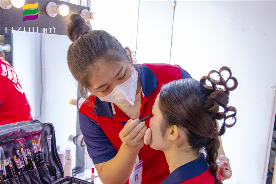 麗竹化妝全能班，實力展示廣西學(xué)彩妝哪里好