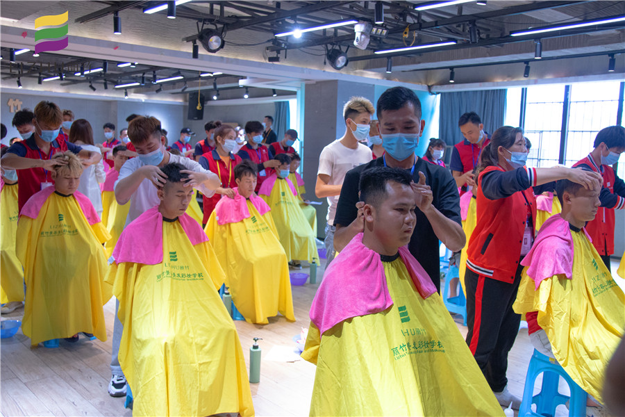 南寧美發(fā)學(xué)校哪家?guī)熧Y強(qiáng)？到麗竹美發(fā)學(xué)校看看