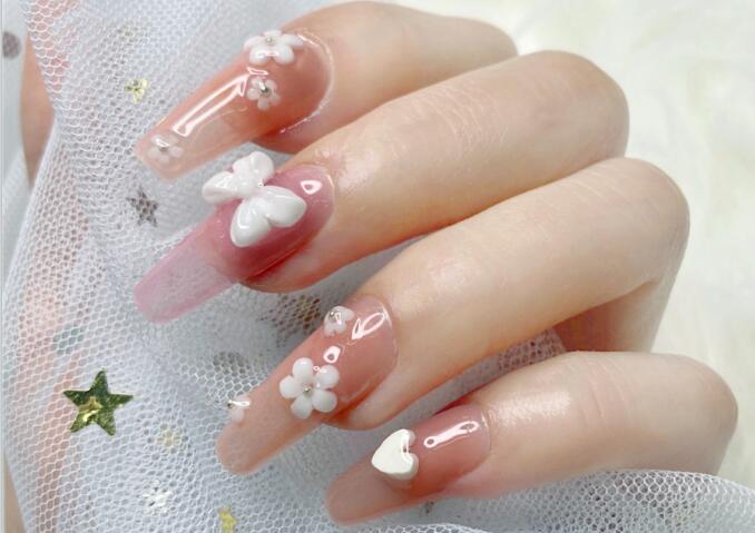 裸粉雕花美甲  南寧專業(yè)美甲培訓網紅作品