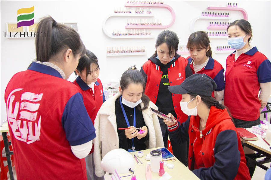 雕花美甲步驟，一起去南寧排名前十美甲學?？纯?>
								
								<span id=