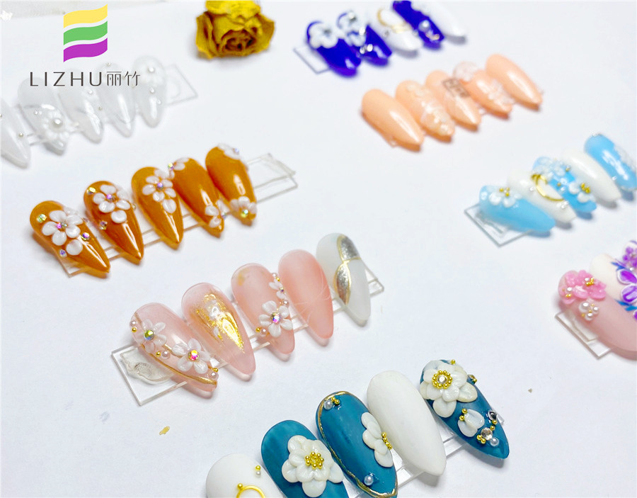 精美雕花美甲作品，告訴你南寧哪里可以學雕花美甲