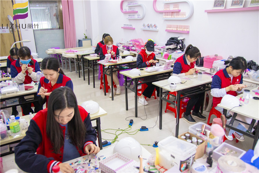 如何才能學好美甲？廣西美甲培訓學校告訴你技巧