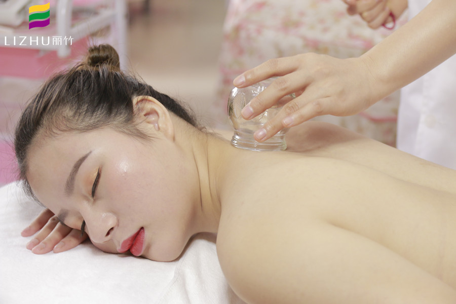 拔罐的注意事項(xiàng)，南寧美容師培訓(xùn)學(xué)校必學(xué)課程