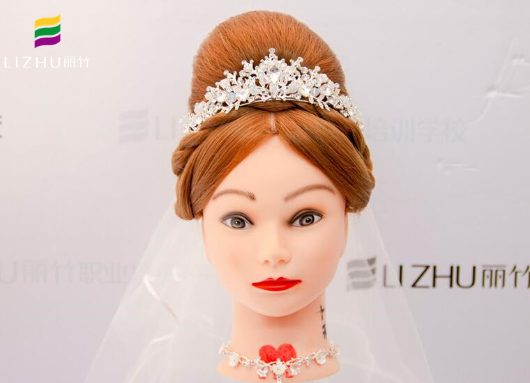 “赫本頭”編發(fā)，南寧教編發(fā)哪家學校好？