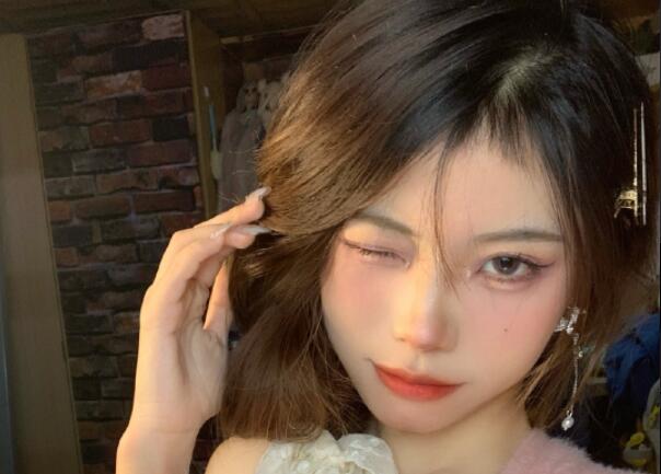 如何修飾大鼻頭？南寧教彩妝的機(jī)構(gòu)分享教程