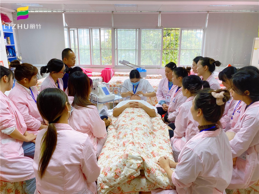 南寧專業(yè)的美容學(xué)校：那些可以通用的護(hù)膚心得