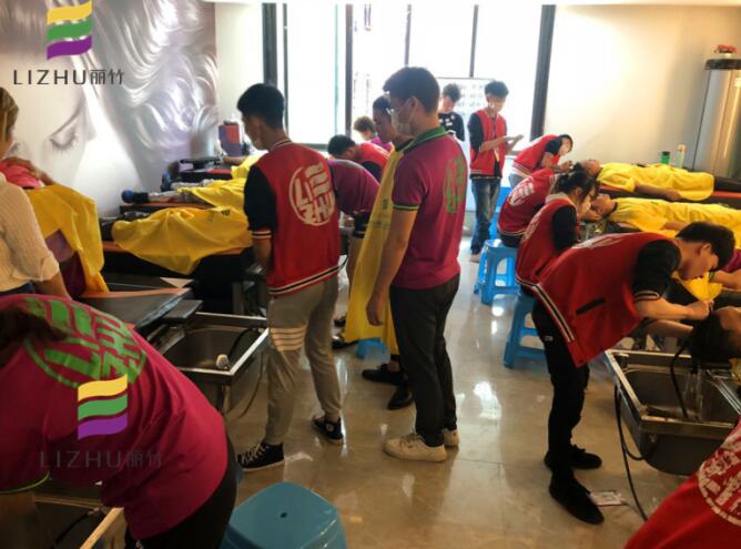 不怕掉發(fā)的洗頭方式，廣西美發(fā)培訓分享