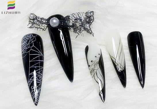 黑色蕾絲美甲，廣西美甲師培訓(xùn)班學(xué)員作品