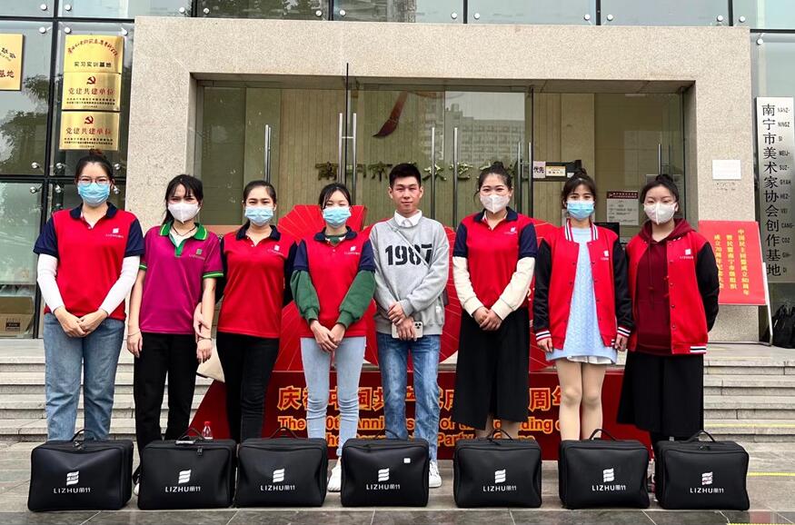 化妝校外實(shí)踐：南寧化妝學(xué)校外出活動