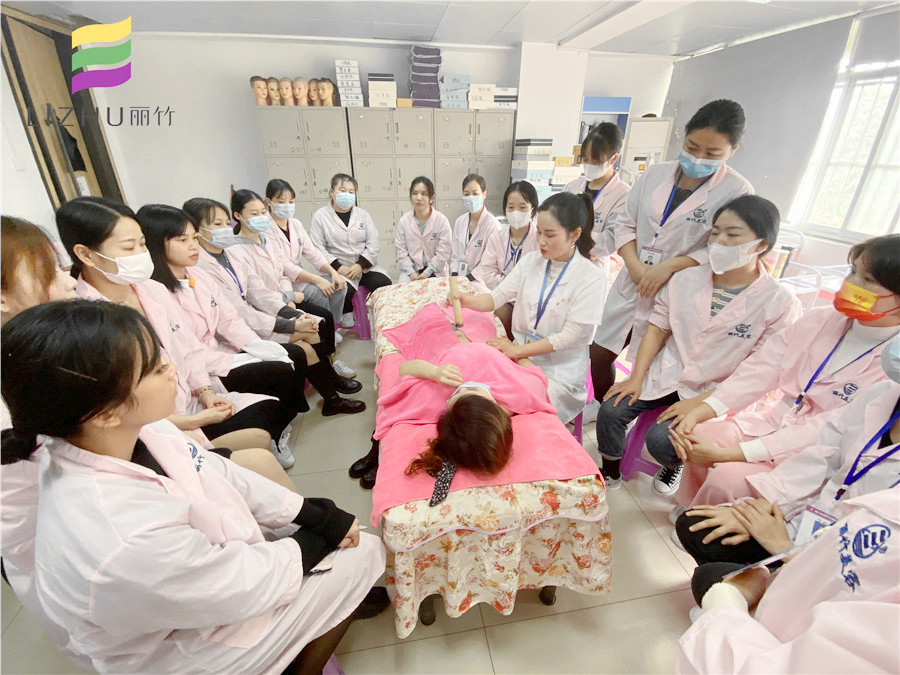 艾灸肚臍的好處，南寧美容養(yǎng)生培訓(xùn)班老師告訴你