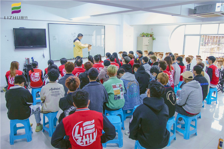 修剪平頭的技巧，廣西教理發(fā)學(xué)校課程內(nèi)容