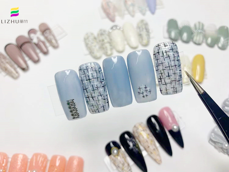 名媛小香風(fēng)美甲，廣西南寧美甲學(xué)校學(xué)員作品