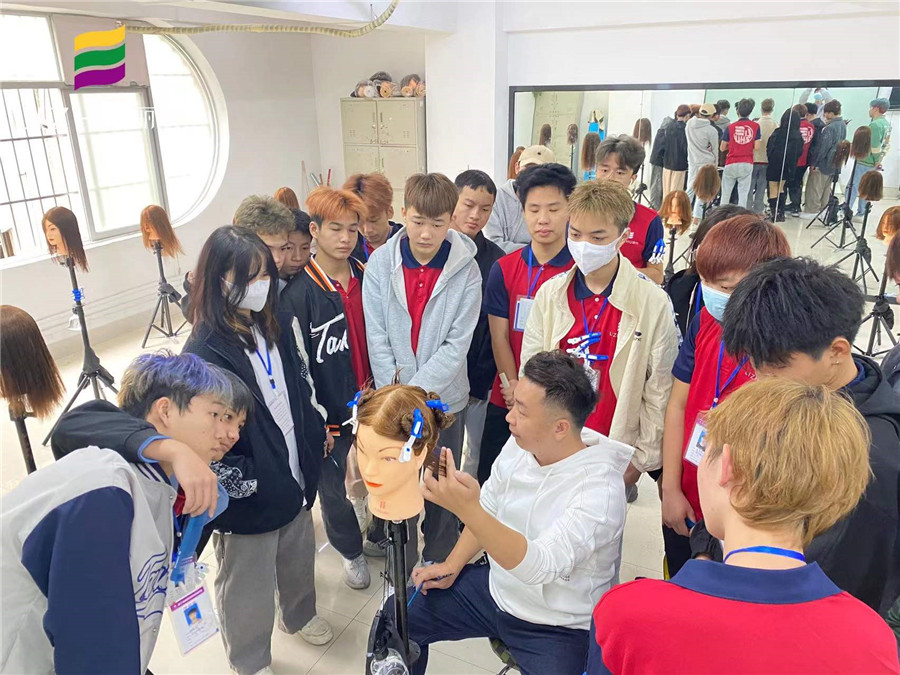 女式短發(fā)漸增層次剪發(fā)，南寧美發(fā)修剪課程