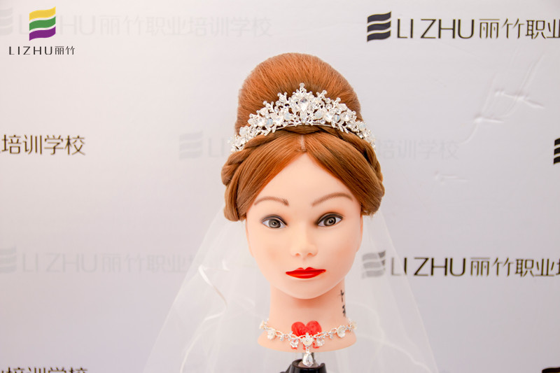 南寧盤發(fā)培訓作品：赫本包造型