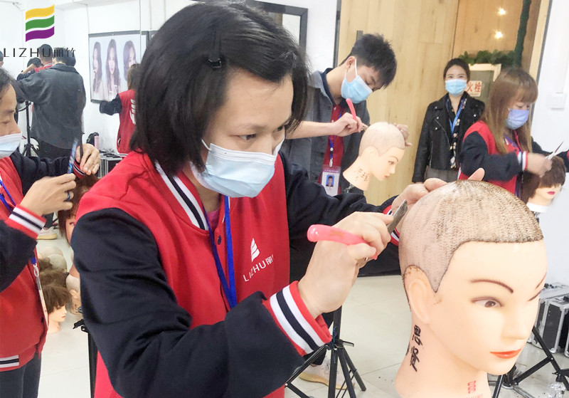 美發(fā)剃刀如何操作？廣西南寧美發(fā)培訓學校教你