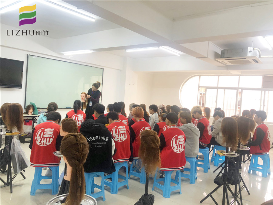 南寧美發(fā)學校哪家教編發(fā)？麗竹專業(yè)美發(fā)學校歡迎你