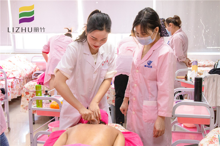 背部按摩知多少？廣西排名前十美容學(xué)校告訴你