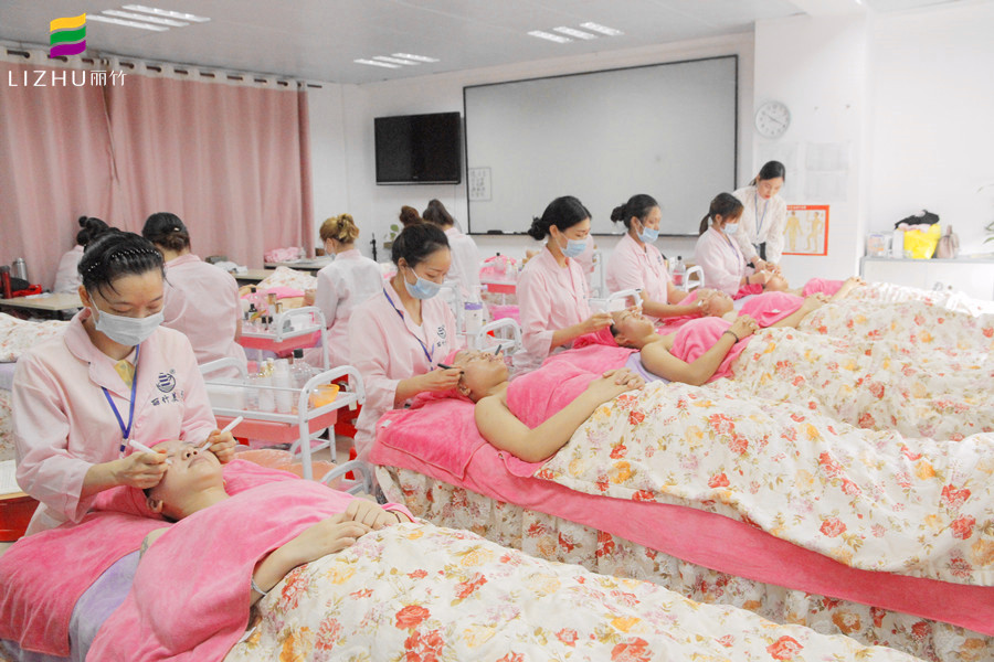 面部撥筋的特色，南寧美容實訓項目