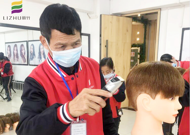 美發(fā)教學(xué)：南寧美發(fā)學(xué)校哪家有實(shí)力？