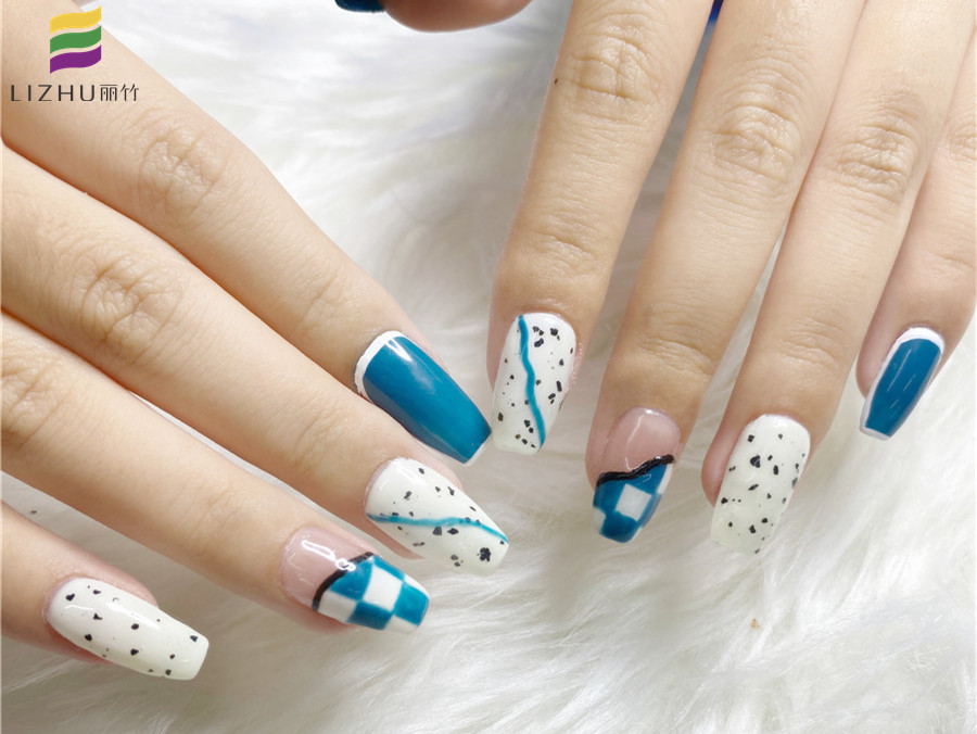 秋冬撞色美甲推薦，看看廣西南寧美甲學(xué)校哪家教得好