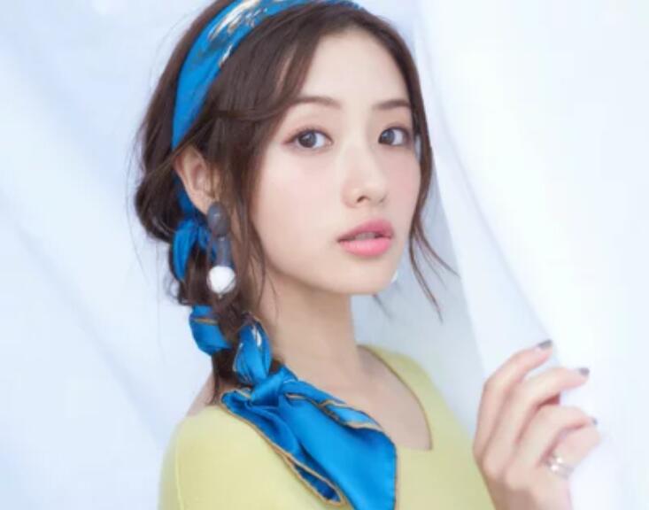 絲巾的創(chuàng)意搭配，廣西形象設(shè)計(jì)培訓(xùn)班教你