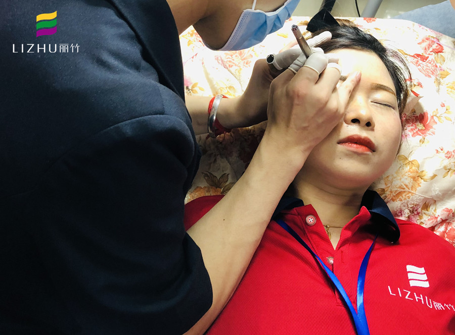 紋繡后眉毛發(fā)癢應(yīng)對方法（上），南寧紋繡護(hù)理