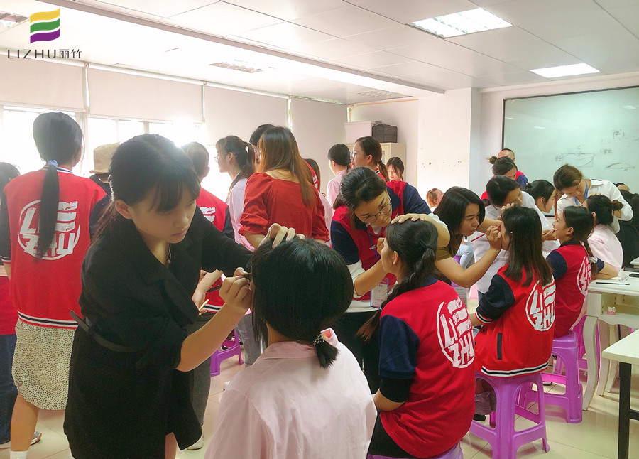 紋繡不同部位能保持多久？南寧專業(yè)紋繡培訓(xùn)學(xué)校為你講解