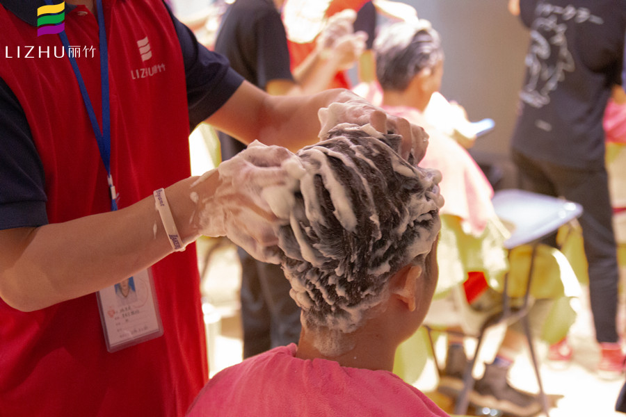 頭發(fā)干枯毛躁怎么辦？廣西美發(fā)護(hù)理技巧大放送