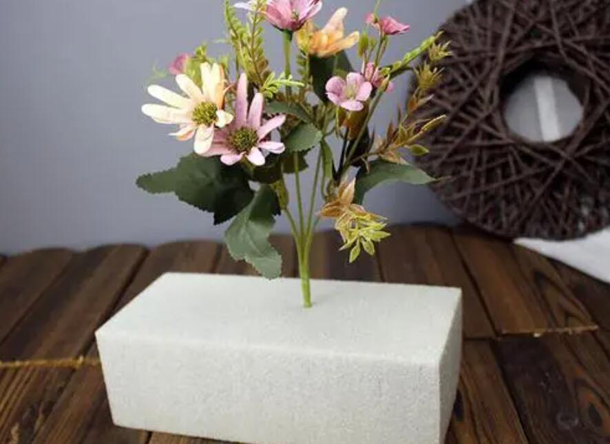 插花需要哪些材料？南寧婚慶花藝培訓(xùn)學(xué)校幫你盤點(diǎn)