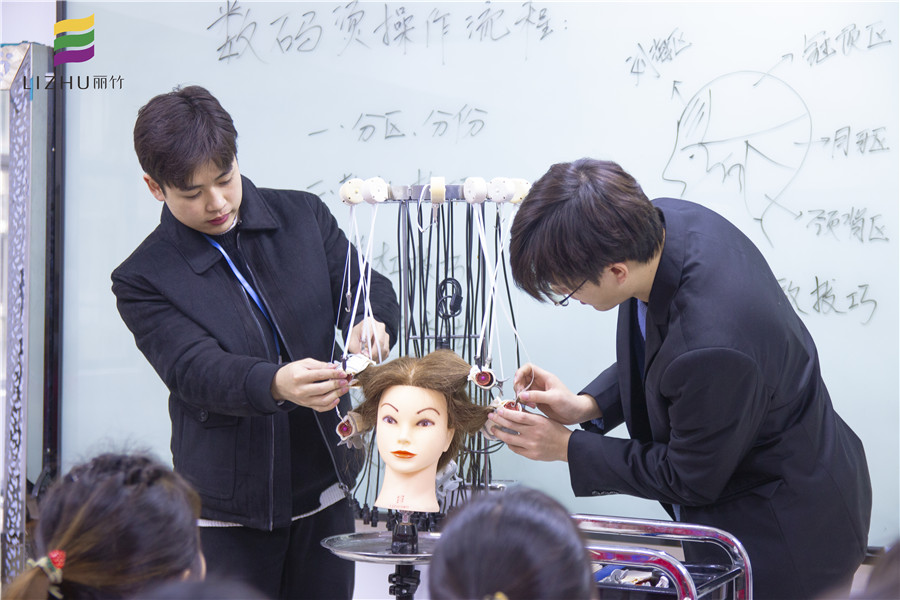 數(shù)碼燙操作流程，學(xué)燙染到麗竹學(xué)校