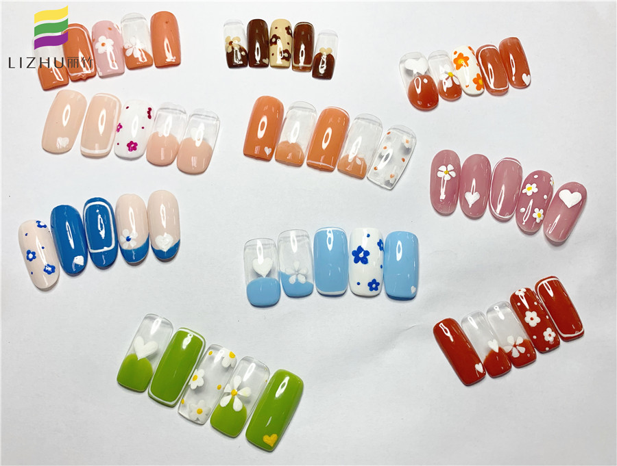 小清新彩繪花朵美甲，南寧美甲學(xué)校十大品牌作品