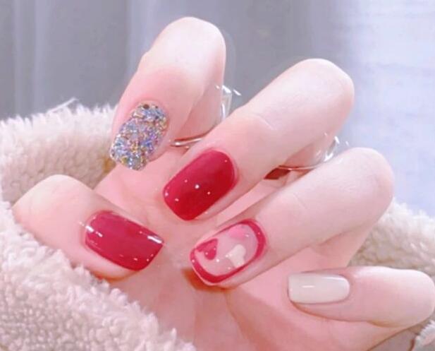 玫粉色美甲，廣西美甲學(xué)校帶你感受初戀的味道