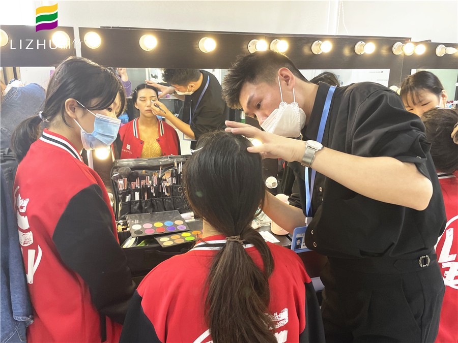 畫眼妝前要做什么？廣西學(xué)化妝基礎(chǔ)