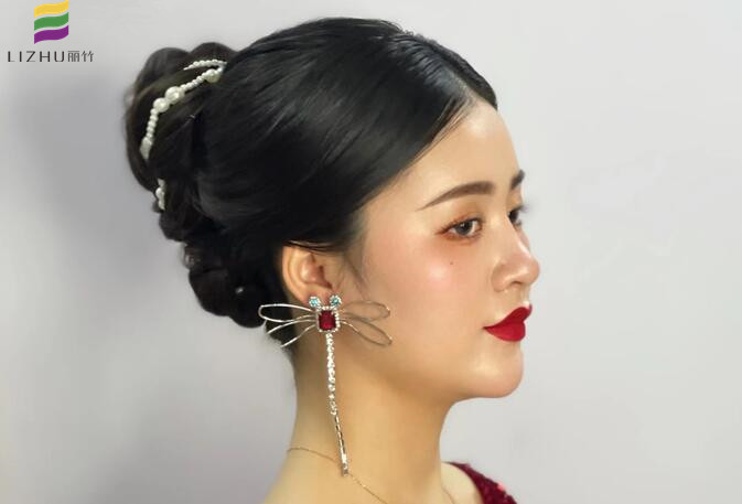 南寧化妝培訓短期班：簡約新娘造型