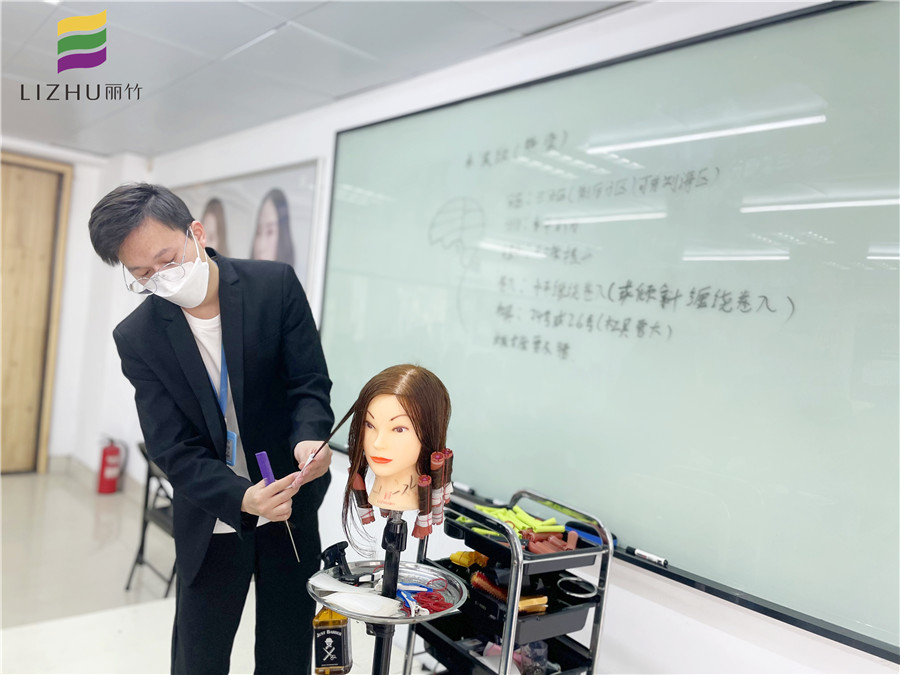 水波紋燙發(fā)實(shí)操，南寧美發(fā)職業(yè)培訓(xùn)