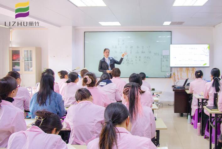 美容學(xué)理論知識重要嗎？廣西專業(yè)美容培訓(xùn)告訴你