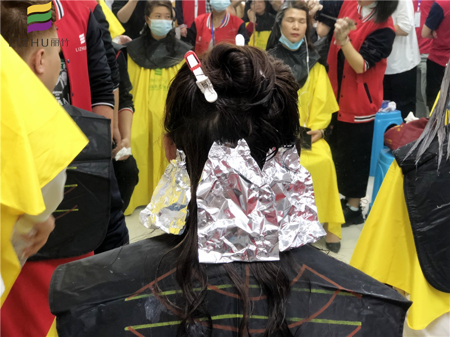 錫紙燙發(fā)能保持多久？南寧燙染一對一教學(xué)給你專業(yè)技術(shù)