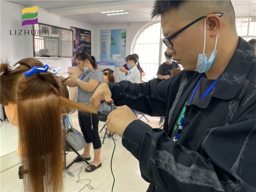 拉直發(fā)的教程知識點概括，廣西學(xué)燙染一對一教學(xué)