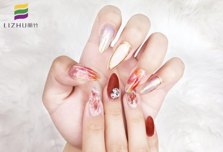日式風格暈染美甲，南寧美甲短期培訓(xùn)班作品
