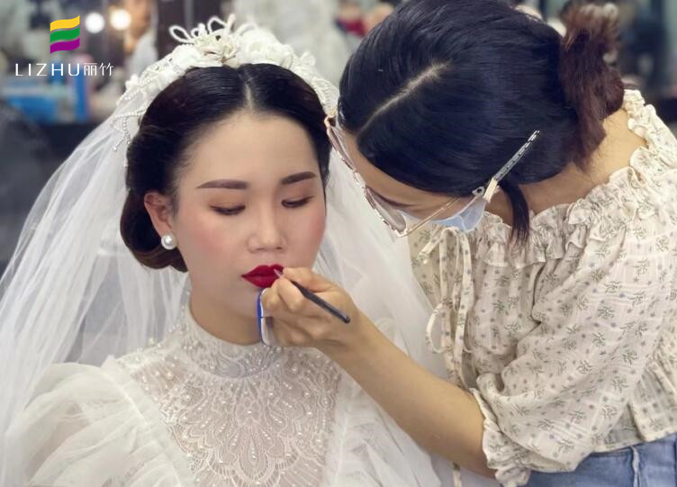 輕復(fù)古新娘造型 ，優(yōu)雅就是如此簡單