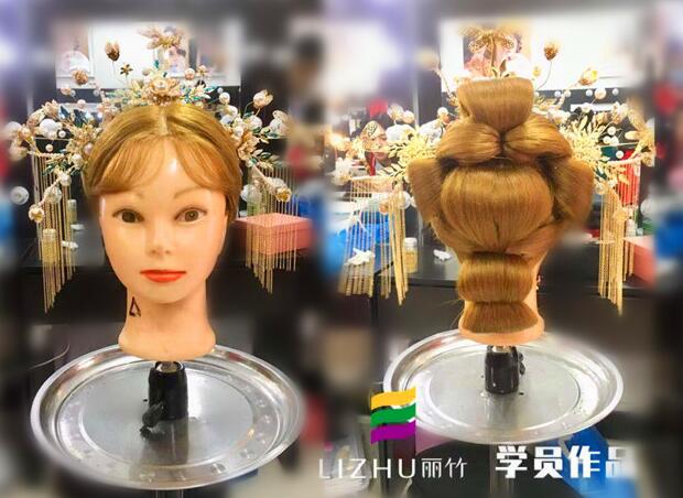 秀禾卷筒造型手法，廣西新娘化妝培訓(xùn)給你教程