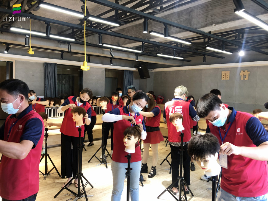 如何快速剪男發(fā)？廣西男士頭發(fā)修剪教程分享