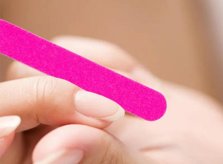 美甲為什么要打磨？南寧美甲師專業(yè)學(xué)校幫你