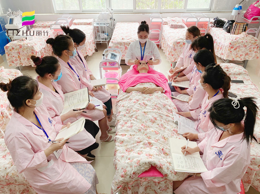 廣西美容理論知識(shí)：你為什么要眼部撥筋？